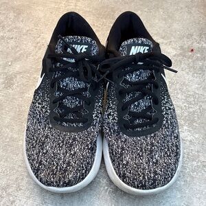 Nike Monochrome Patterned Sneakers